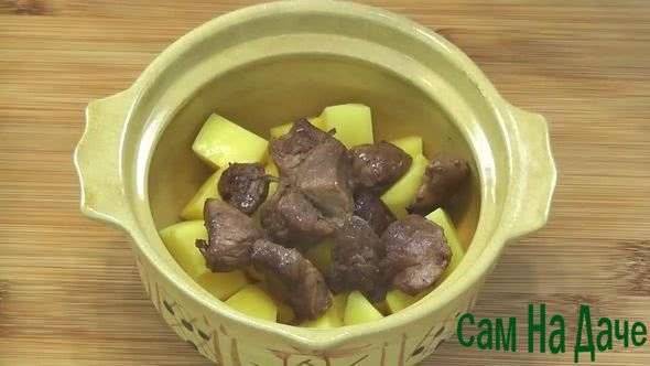 Жаркое по-домашнему из свинины и картофеля: 9 популярных рецептов