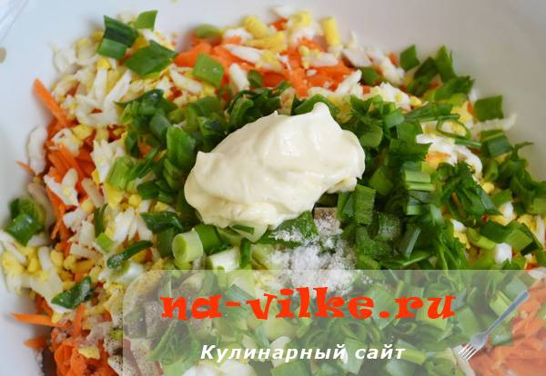 Салат сыр с чесноком и яйцом