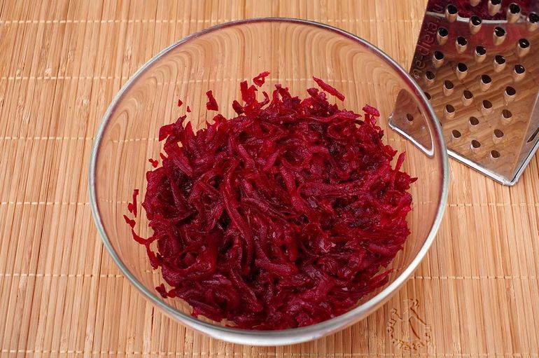 Салат из селедки и свеклы: 7 вкуснейших рецептов с фото