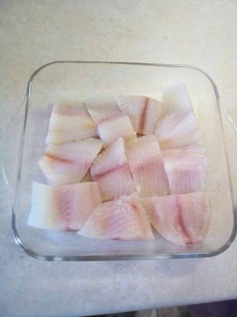 Рыба, тушеная с морковью и луком