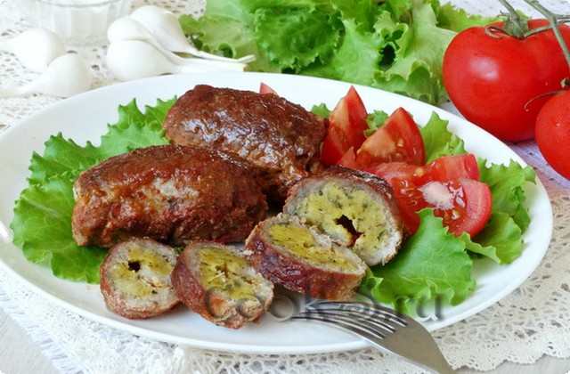 Рулетики из свинины с начинкой в духовке