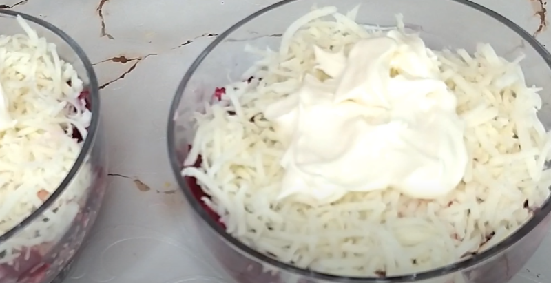 7 самых вкусных салатов из свеклы вареной 2022: простые пошаговые рецепты