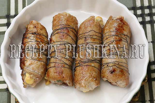 Фаршированные шампиньоны в духовке с сыром и ветчиной