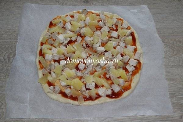 Пицца с ананасами