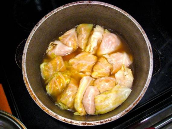 Вкусные голубцы из пекинской капусты с мясным фаршем, приготовленные в духовке по простым рецептам