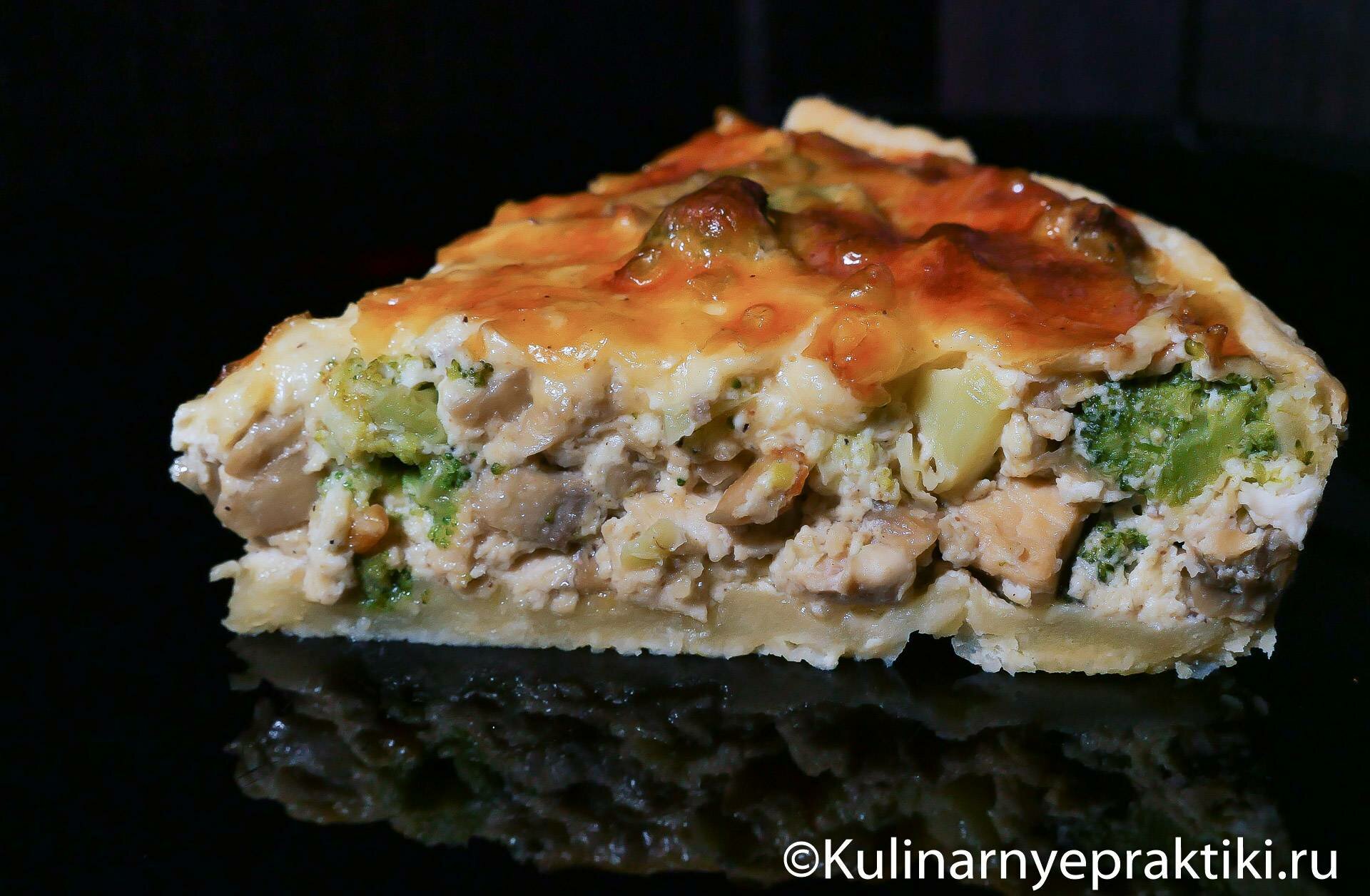 Киш с курицей, грибами и брокколи