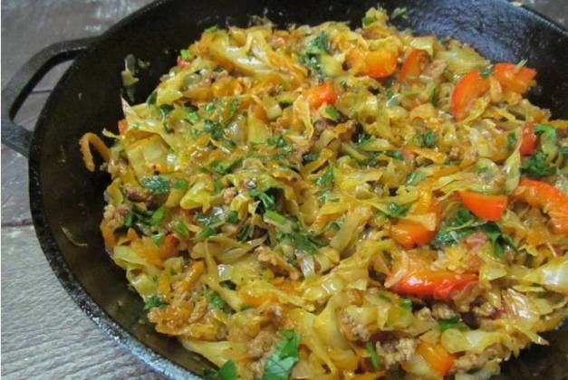 Тушеная капуста с фаршем