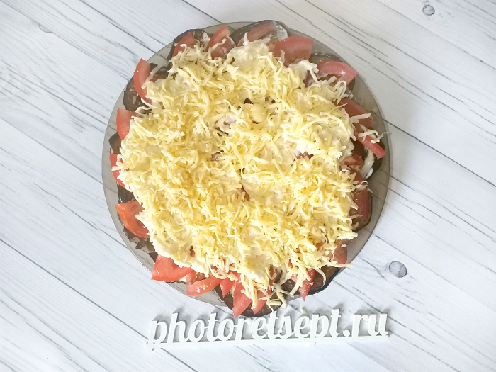 Баклажаны в духовке с помидорами и сыром
