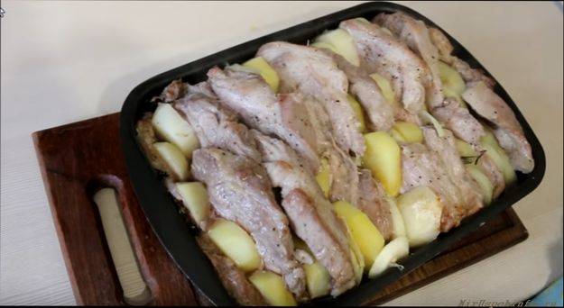 Жаркое по-домашнему из свинины и картофеля: 9 популярных рецептов