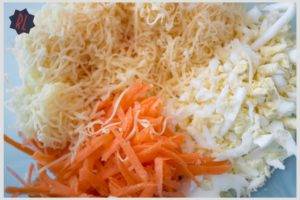 Салат сыр с чесноком и яйцом