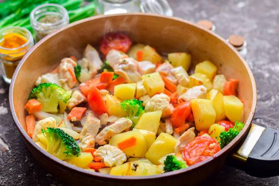 Овощное рагу с курицей