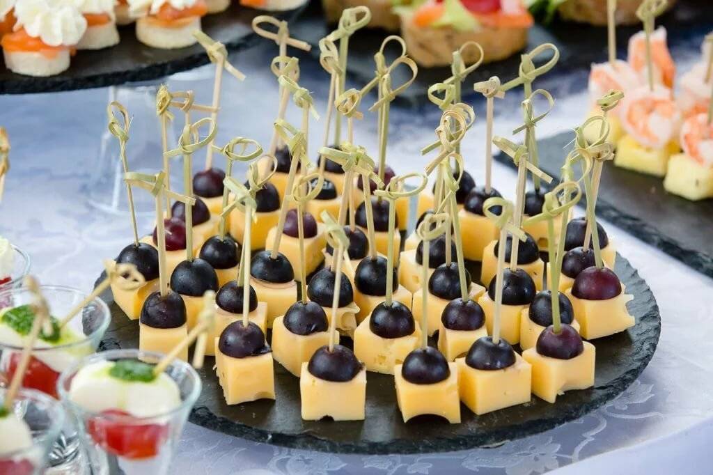 17 закусок на праздничный стол ― просто легко и вкусно: рецепты с фото