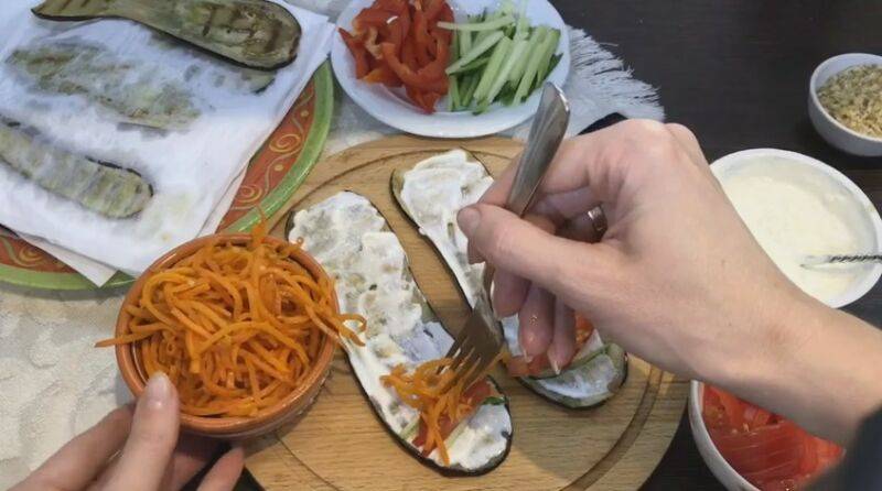 Рулетики из баклажанов с сыром и чесноком