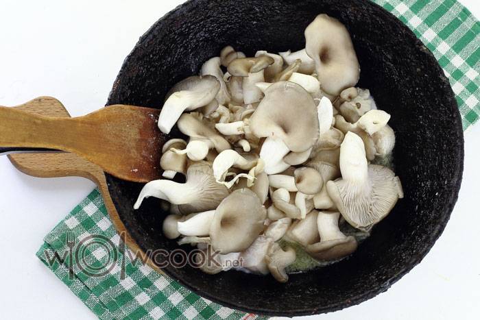 Фрикасе из курицы с шампиньонами по классическому рецепту