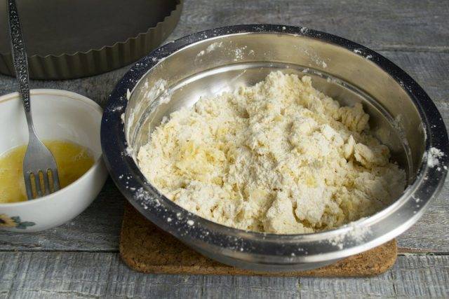Киш с курицей, грибами и брокколи