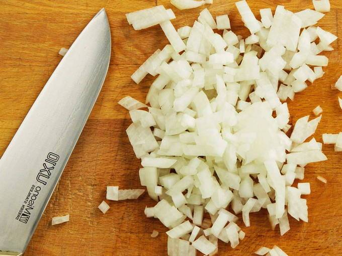 Салат с курицей и черносливом. 11 простых вариантов к празднику и на каждый день