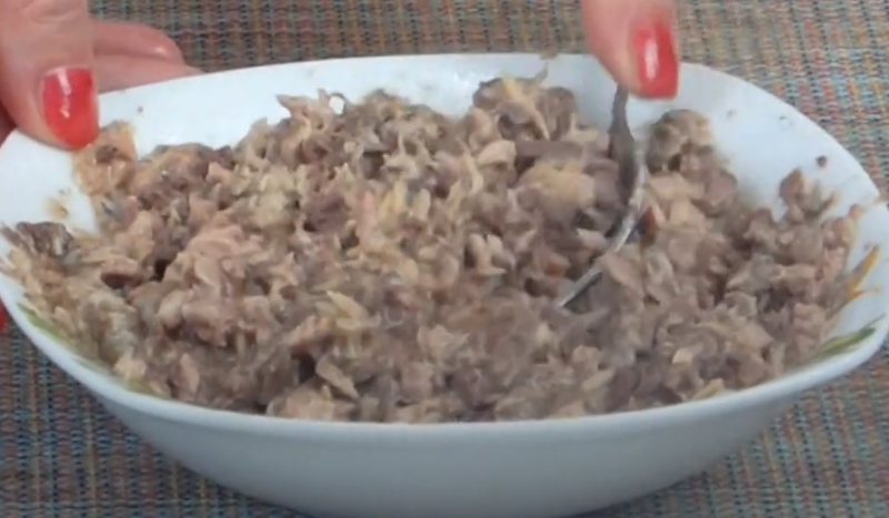 Салат с консервированным тунцом. 9 очень вкусных рецептов с фото