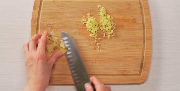 Лапша удон с курицей и овощами в соусе терияки
