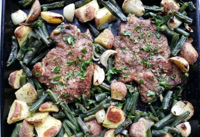 Жареная свинина с грибами и фасолью