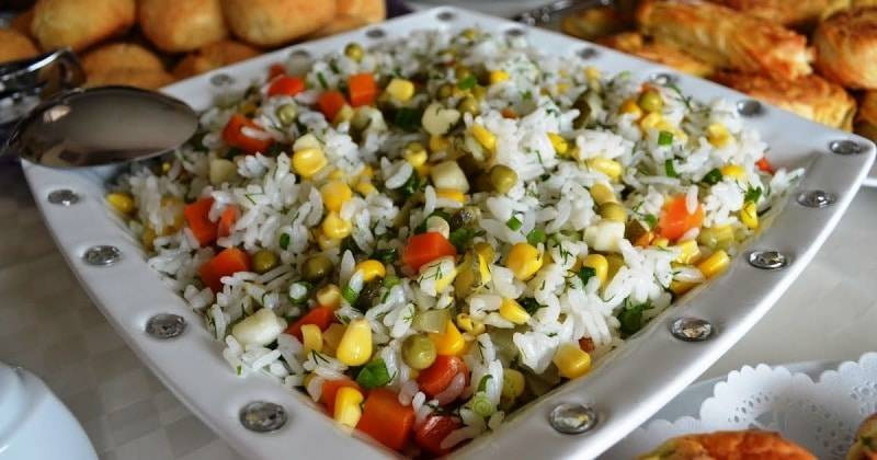 Салат из крабовых палочек с кукурузой классический рецепт с фото пошагово