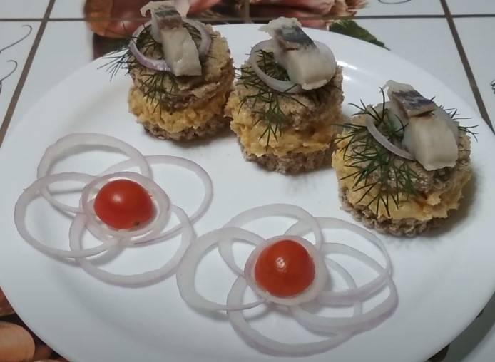 Простые и вкусные закуски на праздничный стол. 11 пошаговых рецептов приготовления