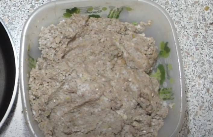 Тефтели из фарша с рисом в духовке: 3 рецепта
