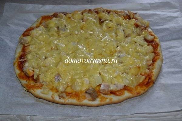 Пицца с ананасами