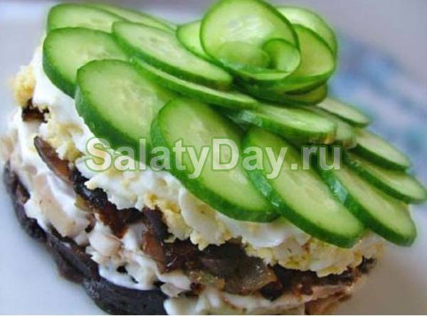 Салат с курицей и черносливом. 11 простых вариантов к празднику и на каждый день
