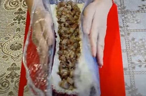 Закуска из лаваша: рулетики с сельдью и картофелем