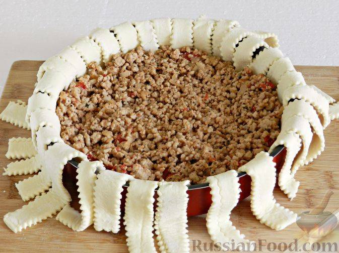 Пошаговый рецепт пирога из слоеного теста с мясом