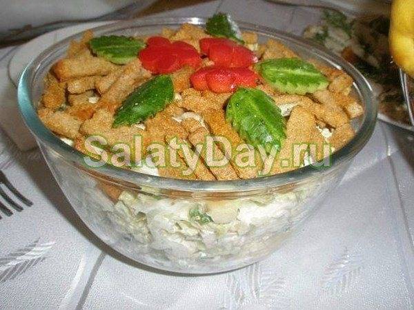 Салат сыр с чесноком и яйцом