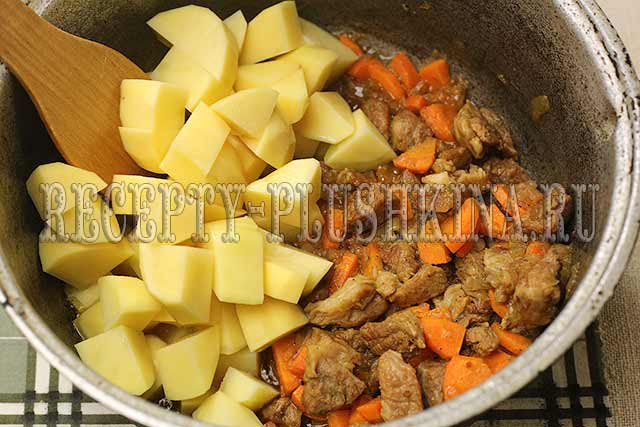 Жаркое по-домашнему из свинины и картофеля: 9 популярных рецептов