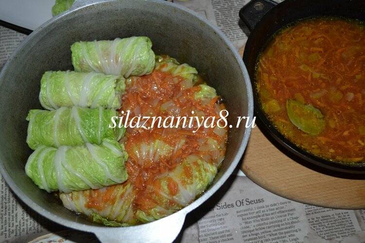 Вкусные голубцы из пекинской капусты с мясным фаршем, приготовленные в духовке по простым рецептам