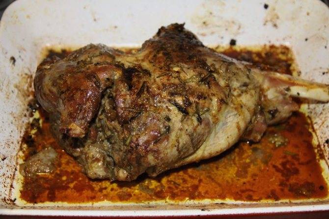 Баранья ножка, томленная с медом и прованскими травами