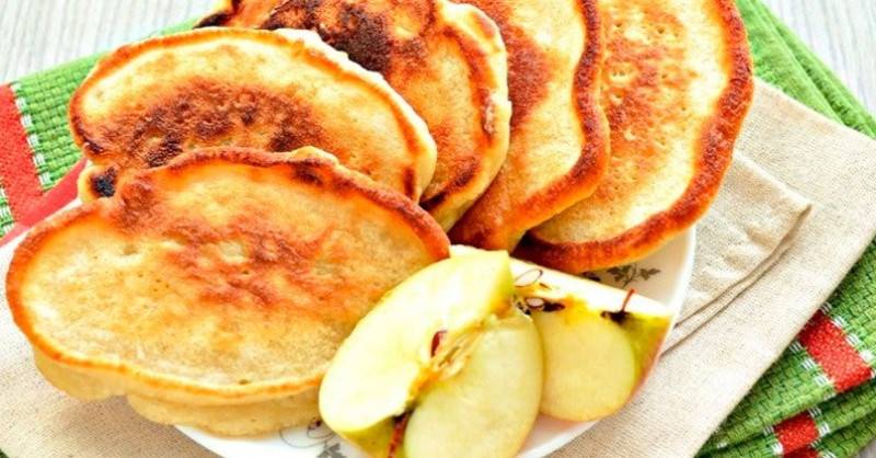 Пышные и легкие оладьи на молоке и дрожжах