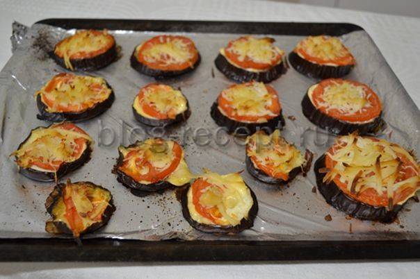 Баклажаны в духовке с помидорами и сыром