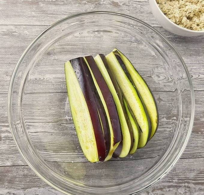 Рулетики из баклажанов с сыром и чесноком
