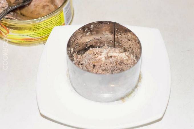 Салат из риса и яиц