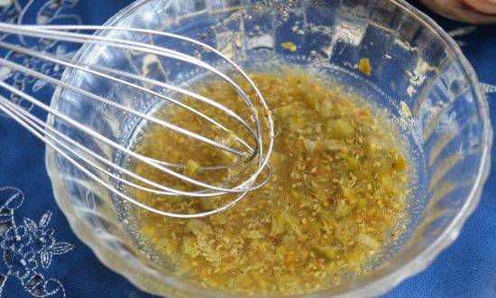 Салаты с консервированной фасолью и сухариками, вкусные, необычные, но простые