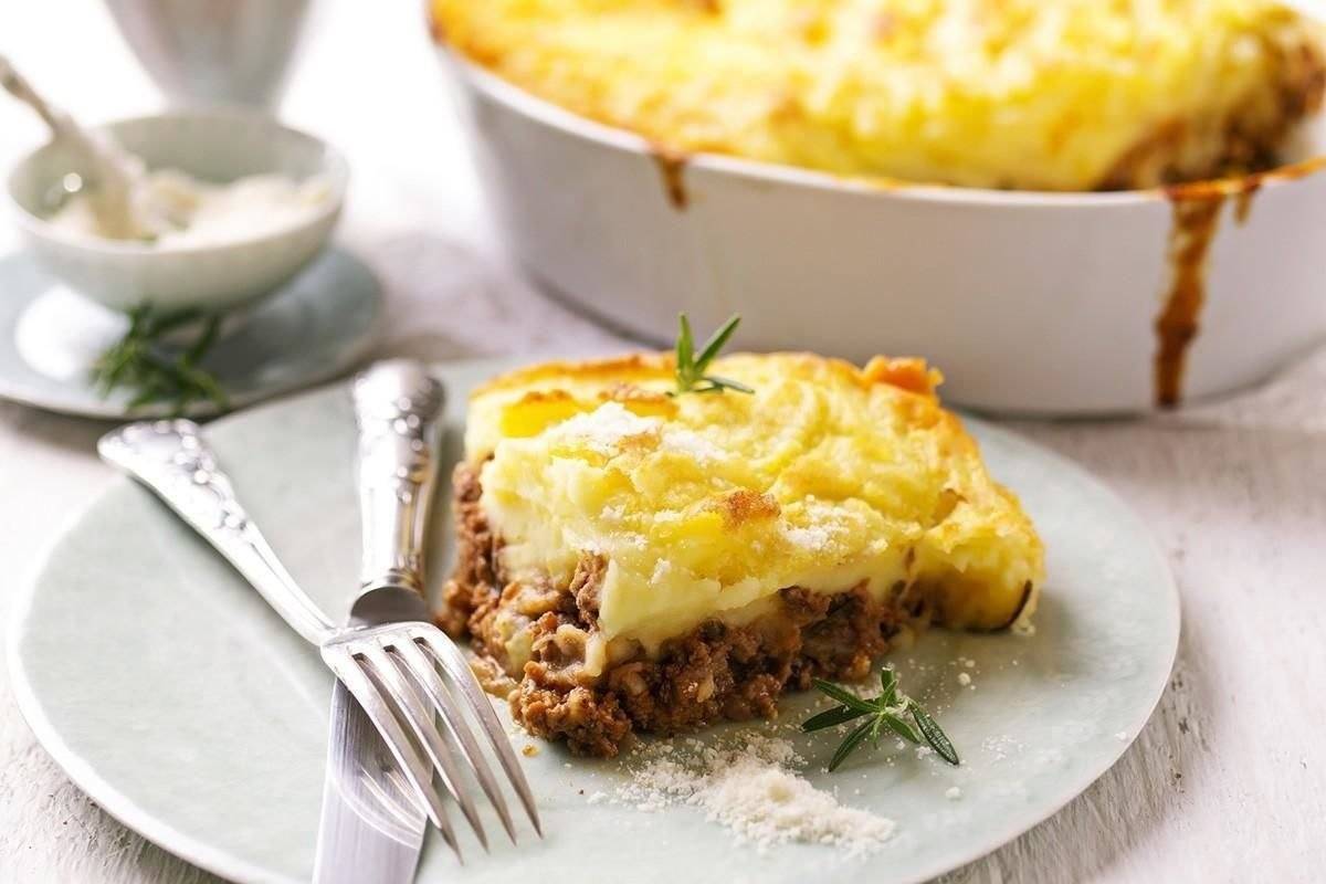 Картошка в духовке с мясом и сыром: 5 вкусных рецептов