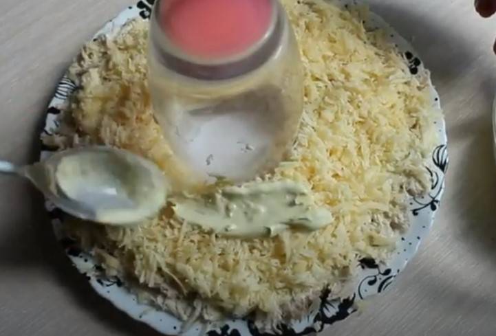 Салат «изумрудный браслет» с курицей и киви: рецепты, советы по приготовлению и оформлению