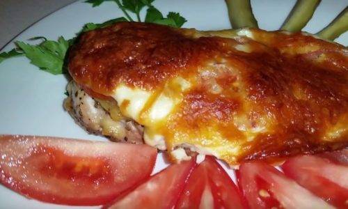 Мясо по-французски из филе куриной грудки: 3 рецепта на выбор