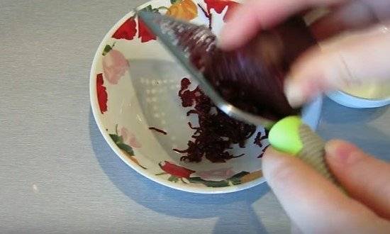 Закуска из лаваша: рулетики с сельдью и картофелем