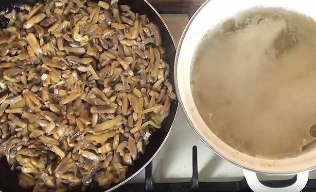 Готовим жульен с курицей и грибами в духовке (в кокотницах, на противне, в горшочках и в форме для запекания)
