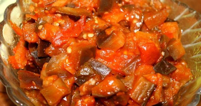 Тушеные баклажаны с овощами
