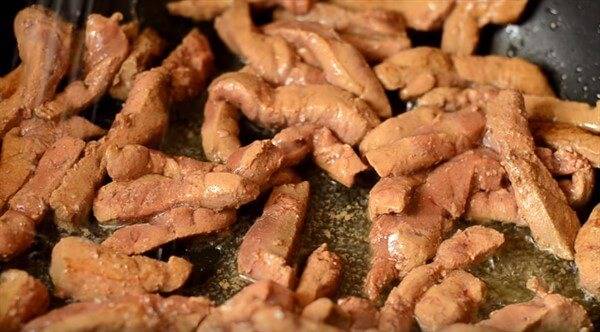 Салат с куриной печенью