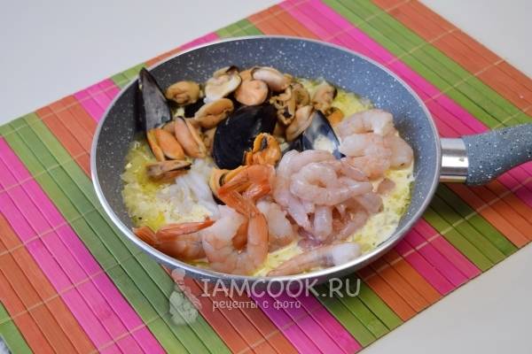 Паста с морепродуктами в сливочном соусе