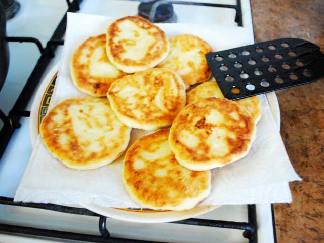 Сырники из творога: 20 пп-рецептов на любой вкус