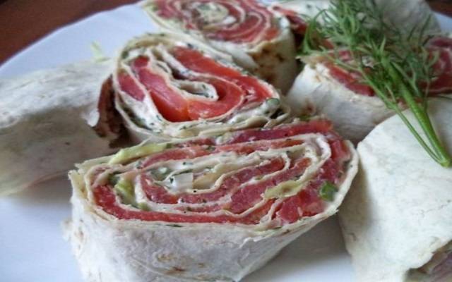 Лаваш с семгой: рецепт закуски, которой всегда хочется еще