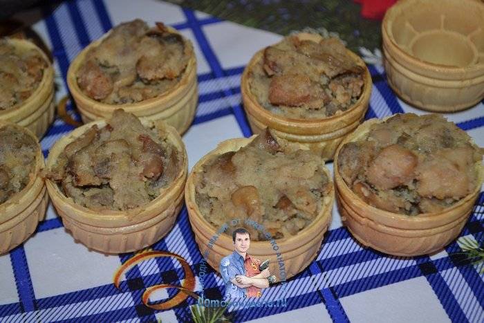 Жульен в картошке с грибами и сыром